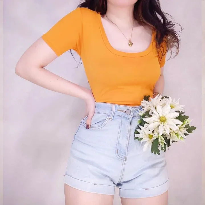 Blusa básica en tono mostaza - Versatilidad que ilumina tu día.