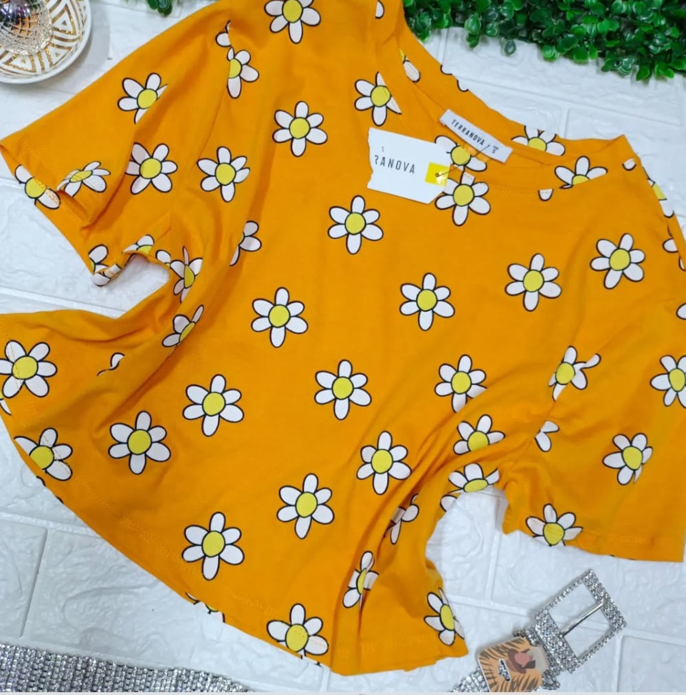 Alegre blusa corta estampada con flores