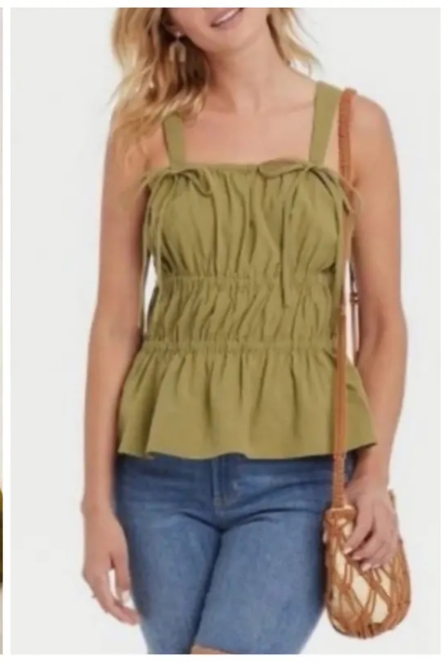 Blusa Verde Oliva con Tirantes y Detalle Fruncido