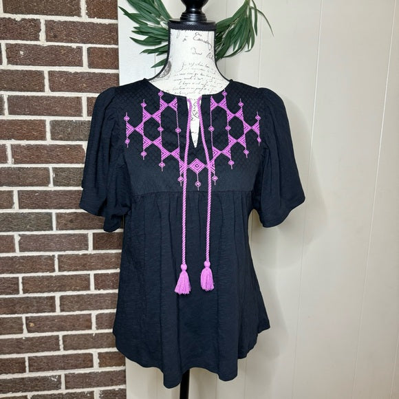 Blusa Bohemia Veraniega con Detalles en Rosa