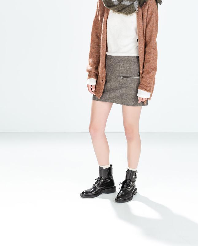 "Falda ZARA Espiga Urbana con Detalles Metálicos"