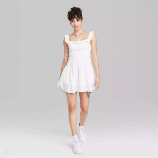 Vestido Blanco Corto con Volantes – Estilo Casual y Fresco   