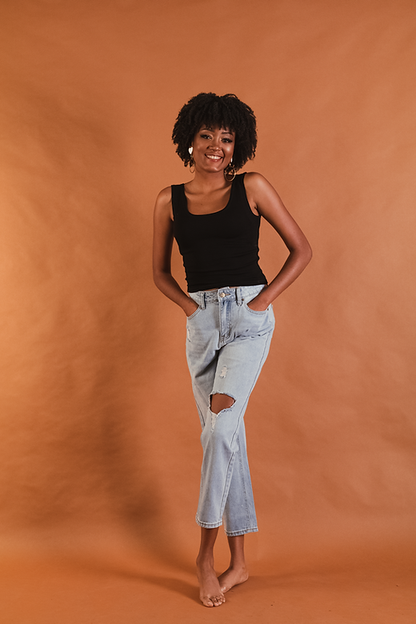 Crop Top Negro Básico de Tirantes Anchos