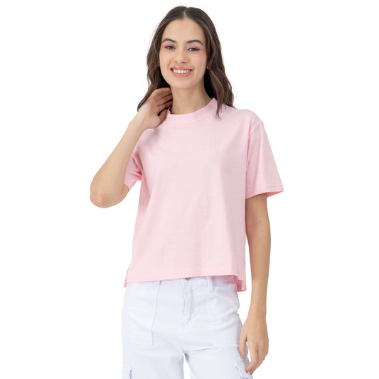 Camiseta básica en rosa pastel con corte relajado.   