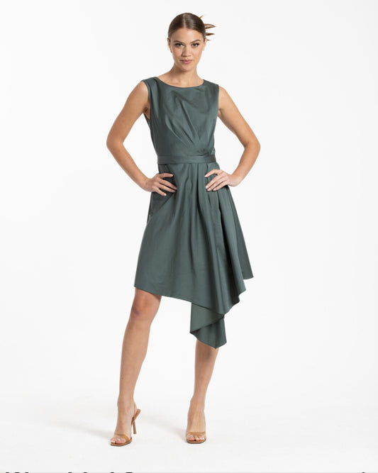 Vestido Verde Asimétrico de Corte Elegante