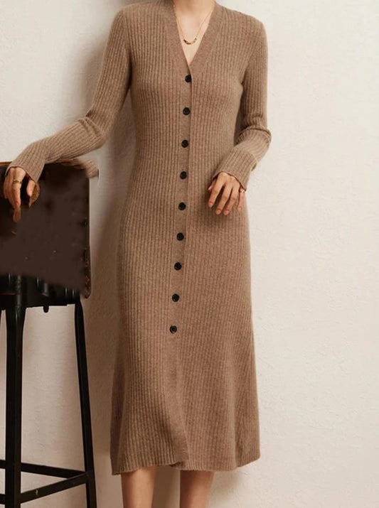 Cardigan Camel: Elegancia en Punto"