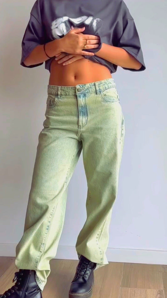 Jeans Mom Fit en Lavado Ecru Desgastado