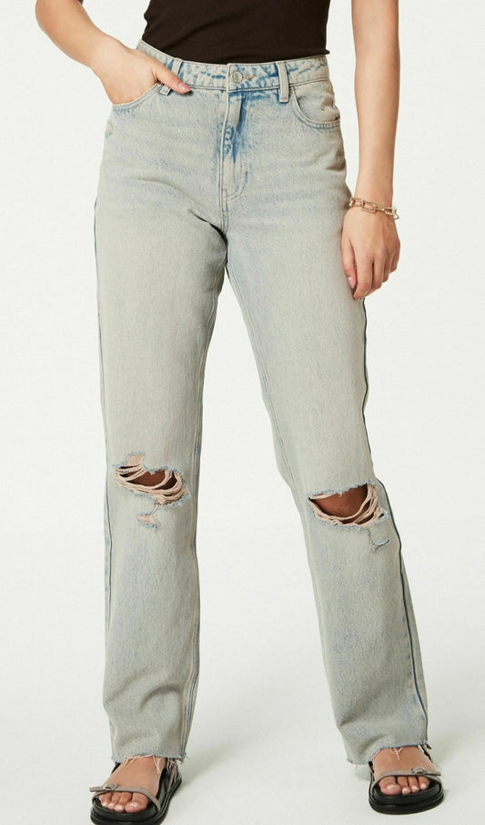 Jeans Rectos Rotos en Lavado Claro"