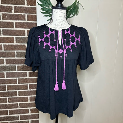 Blusa Bohemia Veraniega con Detalles en Rosa
