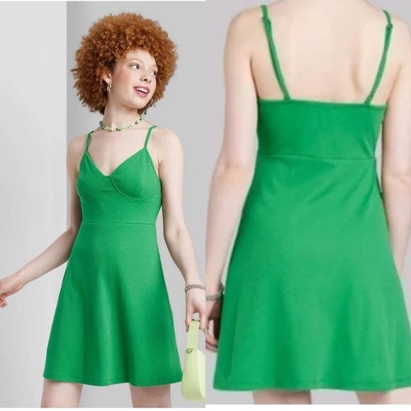 Vestido Verde Esmeralda de Tirantes con Estilo Veraniego